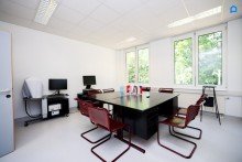  +Modernes B�ro 545m� (oder auf 2x270m� teilbar) , 15-20 R�ume insgesamt m�glich,  Teek�che, Toiletten, optionale PKW Stellpl�tze, optionaler Keller+