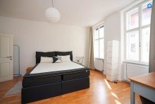  Helle, ruhige, m�blierte  2 Zimmer Wohnung mit gro�em Vorraum und separater K�che
