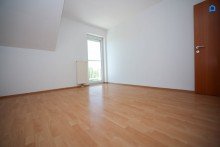  Gro�z�giges Familienhaus, 5 Zimmer, Vollkeller, Fu�bodenheizung, Gro�er Garten, Garage plus weiterer Abstellplatz, Gr�nlage