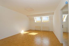  Komplett sanierter Erstbezug, helle, ruhige, 4 Zimmer- Dachgeschoss Maisonette, Loggia, in renoviertem Jahrhundertwendehaus, 4.Liftstock + Kellerabteil