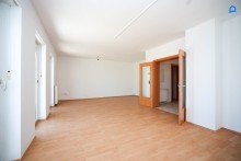  Gro�z�giges Familienhaus, 5 Zimmer, Vollkeller, Fu�bodenheizung, Gro�er Garten, Garage plus weiterer Abstellplatz, Gr�nlage