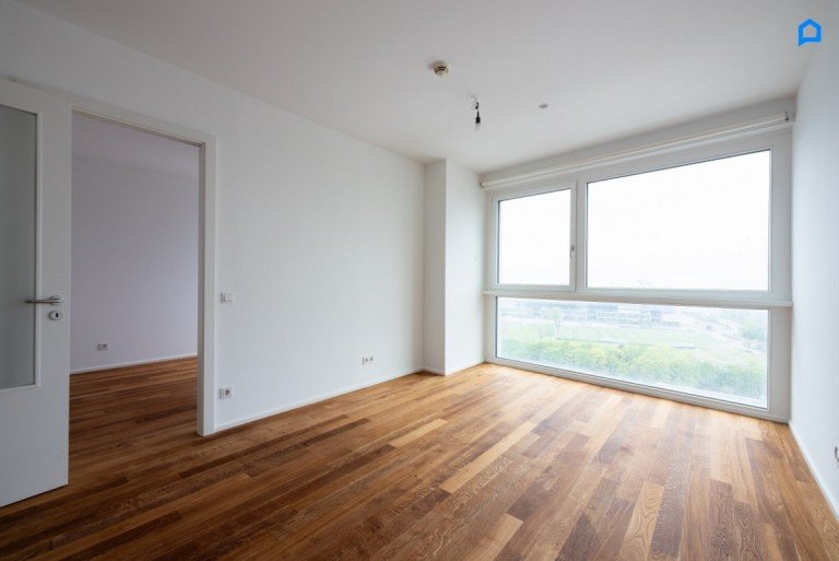  Wien - Laaer-Berg-Stra�e Etagenwohnung MySKY, ERSTBEZUG nach Renovierung, Helle 2 Zimmer, 14.OG Weitblick Richtung S�den Wiens