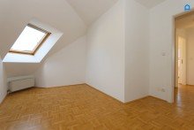  +Helle + ruhige + Dachgeschoss Maisonette+ Klimaanlage + in renoviertem Jahrhundertwendehaus+Komplett sanierter Erstbezug + 4.Liftstock +  Kellerabteil+