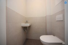 Getrenntes WC Top 5 ERSTBEZUG, hell. JETZT einziehen! Kernsanierter Albau mit modernster Ausstattung TOP 5 / 53,18 m� Wohnfl�che, 2 Zimmer plus Nebenr�ume, Kurzzeitvermietung m�glich !