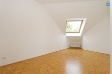  +Helle + ruhige + Dachgeschoss Maisonette+ Klimaanlage + in renoviertem Jahrhundertwendehaus+Komplett sanierter Erstbezug + 4.Liftstock +  Kellerabteil+