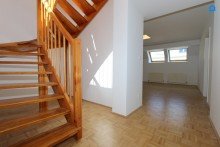  Komplett sanierter Erstbezug, helle, ruhige, 4 Zimmer- Dachgeschoss Maisonette, Loggia, in renoviertem Jahrhundertwendehaus, 4.Liftstock + Kellerabteil