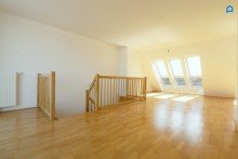  Gro�artige Dachgeschosswohnung mit 146 m� plus 21 m� Dachterrasse plus 8 m� Balkon, 4 Zimmer, KLIMA, gro�er Vorraum, Tiefgaragenplatz optional !