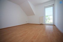  Gro�z�giges Familienhaus, 5 Zimmer, Vollkeller, Fu�bodenheizung, Gro�er Garten, Garage plus weiterer Abstellplatz, Gr�nlage
