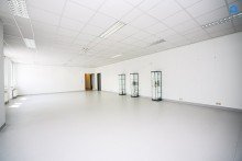  +Modernes B�ro 545m� (oder auf 2x270m� teilbar) , 15-20 R�ume insgesamt m�glich,  Teek�che, Toiletten, optionale PKW Stellpl�tze, optionaler Keller+