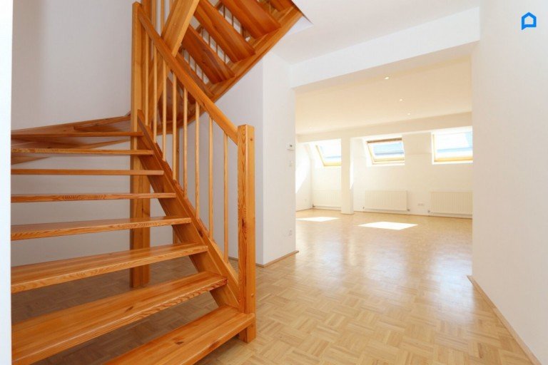  Wien - U4 Friedensbr�cke, Donaukanal, Stra�enbahnlinen 5,33 Walleinsteinstra�e, Augartenn�he Dachgeschosswohnung +Helle + ruhige + Dachgeschoss Maisonette+ Klimaanlage + in renoviertem Jahrhundertwendehaus+Komplett sanierter Erstbezug + 4.Liftstock + Kellerabteil+