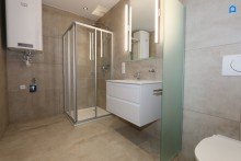  +Pauschale allinklusiv Miete+ KLIMA-HEIZUNG-INKLUDIERT* NEUEBAU-LUXUS- 2 Zimmer, West-Balkon* Ma�einbau-K�che, zugfreie Deckenk�hlung, FBH, Alarmanlage, Garage, Lift, barrierefrei