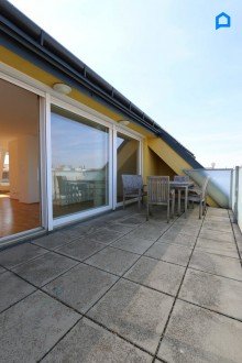  Gro�artige Dachgeschosswohnung mit 146 m� plus 21 m� Dachterrasse plus 8 m� Balkon, 4 Zimmer, KLIMA, gro�er Vorraum, Tiefgaragenplatz optional !