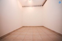  Gro�z�giges Familienhaus, 5 Zimmer, Vollkeller, Fu�bodenheizung, Gro�er Garten, Garage plus weiterer Abstellplatz, Gr�nlage