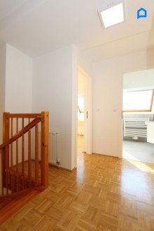  +Helle + ruhige + Dachgeschoss Maisonette+ Klimaanlage + in renoviertem Jahrhundertwendehaus+Komplett sanierter Erstbezug + 4.Liftstock +  Kellerabteil+
