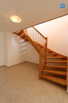  Gro�artige Dachgeschosswohnung mit 146 m� plus 21 m� Dachterrasse plus 8 m� Balkon, 4 Zimmer, KLIMA, gro�er Vorraum, Tiefgaragenplatz optional !