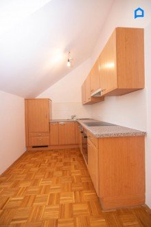  Wohnen nahe Oberlaa - helle 3-Zimmer-Wohnung mit riesigem Wohnbereich 36 m� Wohnk�che und 7,8 m� Balkon + gr�ner Innenhof,  1. OG, Dachgeschoss