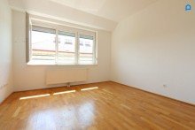  Gro�artige Dachgeschosswohnung mit 146 m� plus 21 m� Dachterrasse plus 8 m� Balkon, 4 Zimmer, KLIMA, gro�er Vorraum, Tiefgaragenplatz optional !