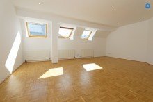 Wohnk�che +Helle + ruhige + Dachgeschoss Maisonette+ Klimaanlage + in renoviertem Jahrhundertwendehaus+Komplett sanierter Erstbezug + 4.Liftstock +  Kellerabteil+