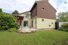 Sehr gepflegtes gro�z�giges Eckreihenhaus , Garten, Pergola, Terrasse, 4,5 Zimmer, plus Kellerr�ume, Garage